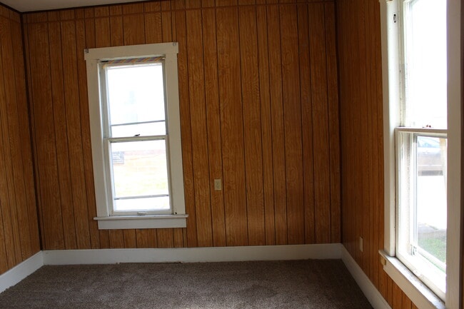 Building Photo - 174 Mill St