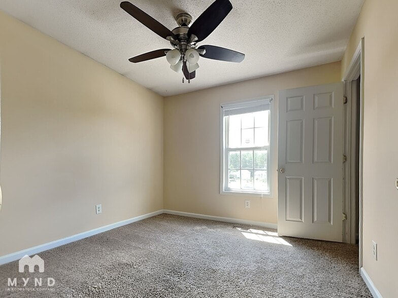 Building Photo - 413 River Trace Dr