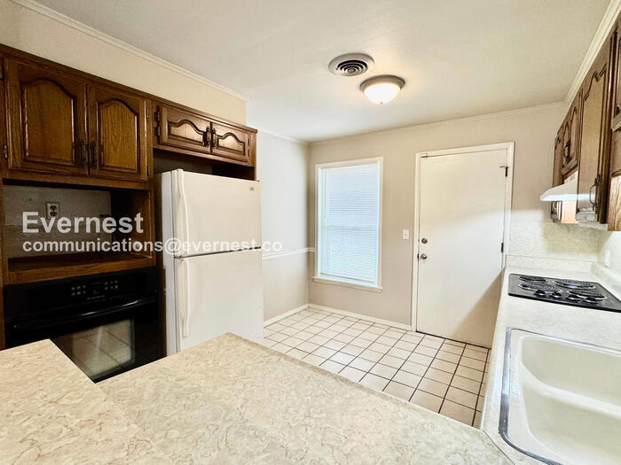 Building Photo - 5764 E 24th St