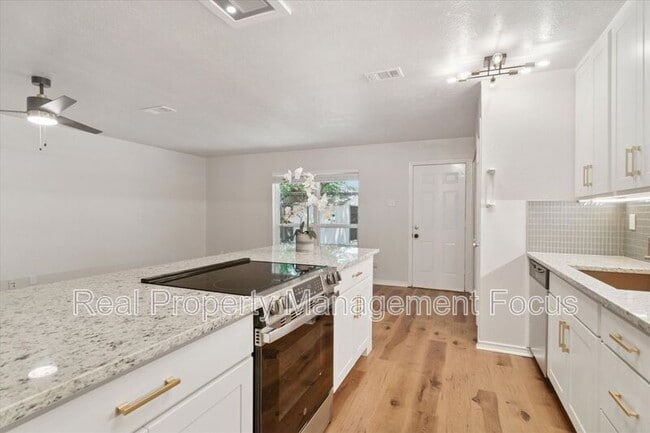 Building Photo - 511 Cumberland Dr