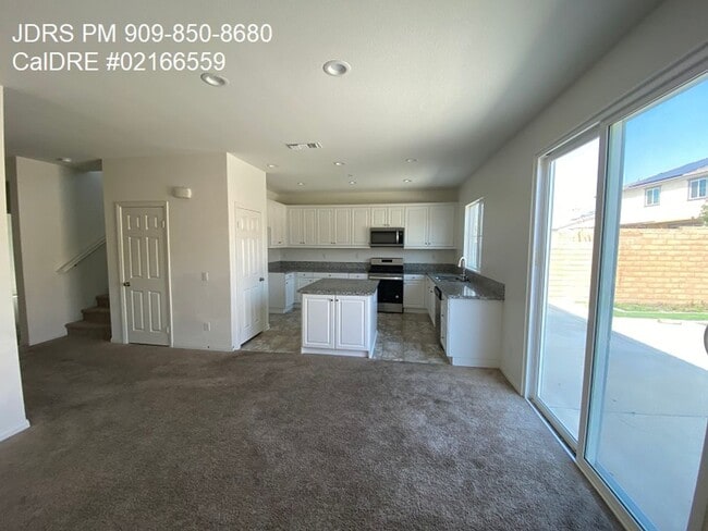 Building Photo - Ontario 4 Bedroom Home