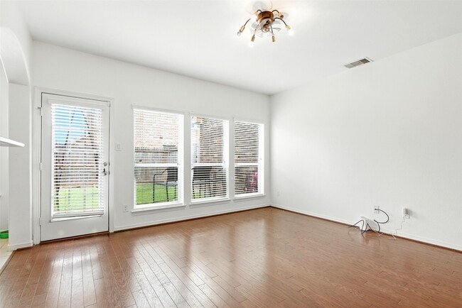 Building Photo - 8904 Clovermist Dr