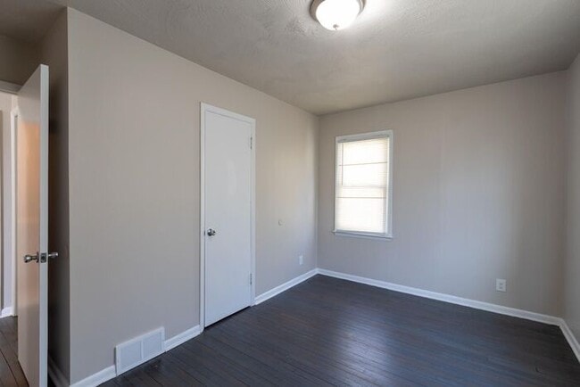 Building Photo - 7140 E 38th St
