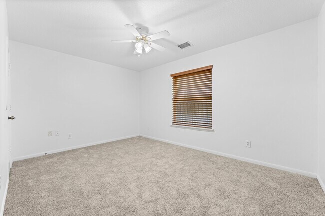 Building Photo - 19 E Summer Storm Cir