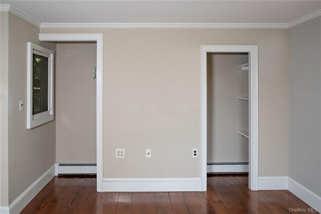 Building Photo - 332 Quaker Hill Rd