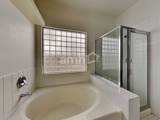 Building Photo - 541 Kavanagh Pl
