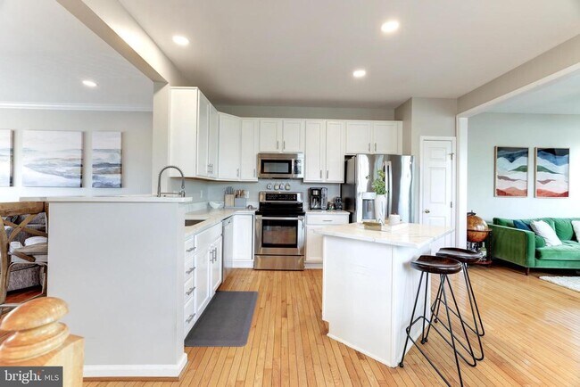 Building Photo - 2520 Banshire Dr