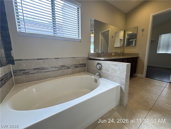 Building Photo - 127 Wynntry Dr