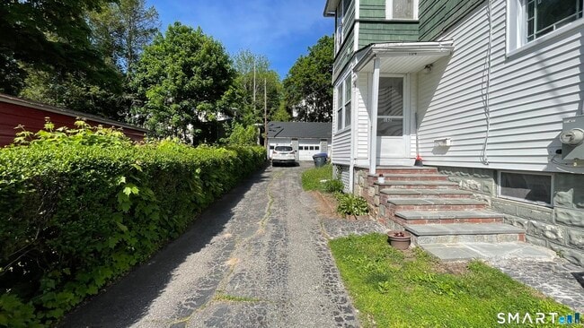 Building Photo - 182 Beechwood Ave