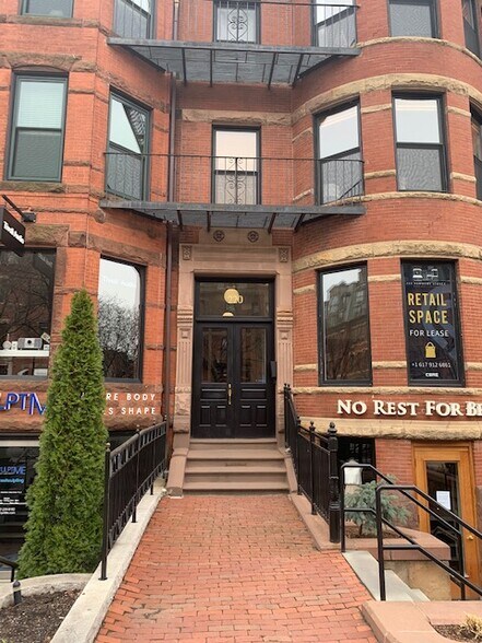 Building - 220 Newbury St