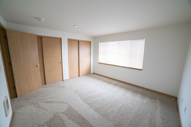 Building Photo - 3411-3423-3423 SE 85th Ave