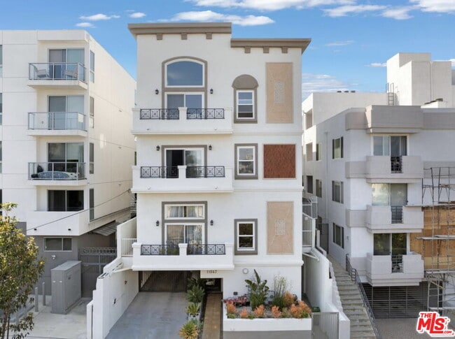 Building Photo - 11547 Rochester Ave