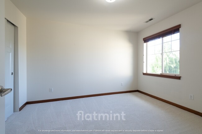 Building Photo - 4418 137th Pl SE