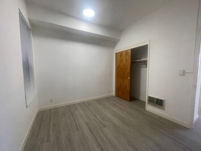 Building Photo - 558 BROADWAY-1