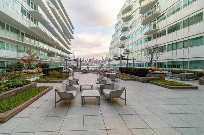 Building Photo - 800 Ave at Port Imperial