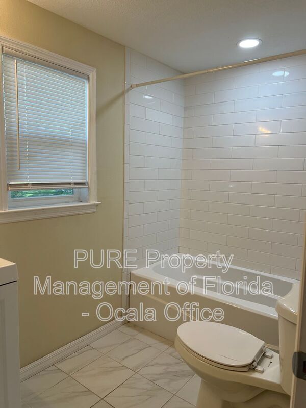 Building Photo - 5625 SE 109th Pl