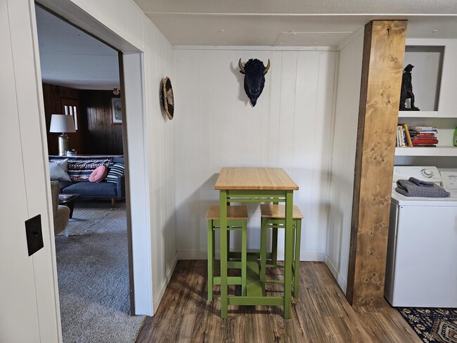 Building Photo - 2006 WY-352