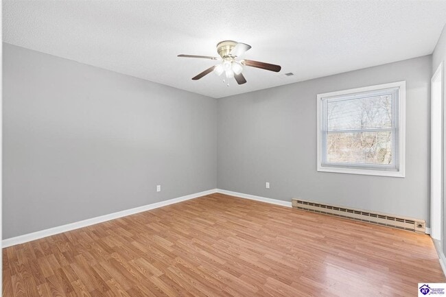Building Photo - 1045 Greenway Dr