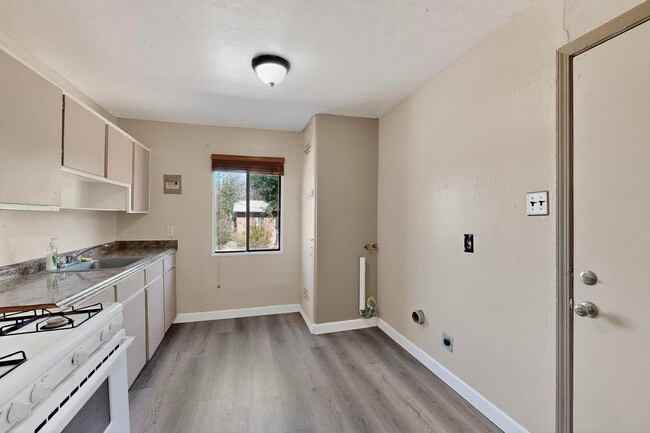 Building Photo - 165 Hilton Ave NW