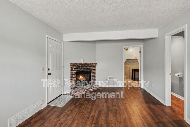 Building Photo - 1324 E 152nd Terrace