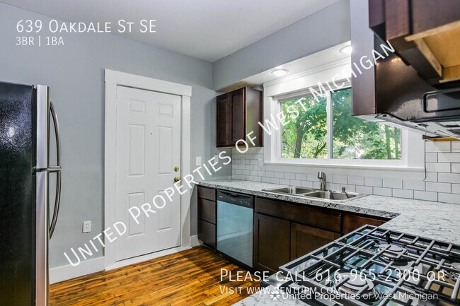 Building Photo - Tours Estimated to Begin 2/7 | 3 Bedroom 1...