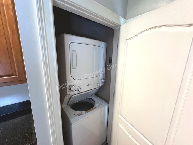 Building Photo - 3BR/3BA For Rent