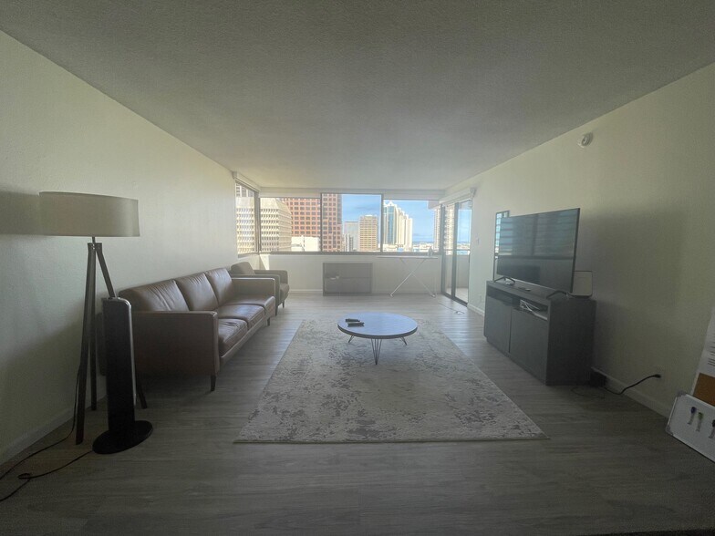 Building Photo - 55 S Kukui St