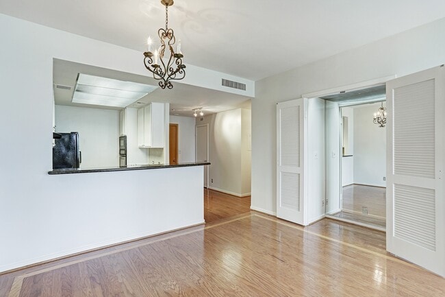 Building Photo - 5110 San Felipe St