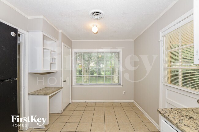 Building Photo - 5819 Fox Lair Ave