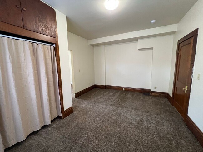 Building Photo - 284-286 E. 14th Ave.