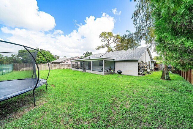 Building Photo - 1252 Raintree Ln