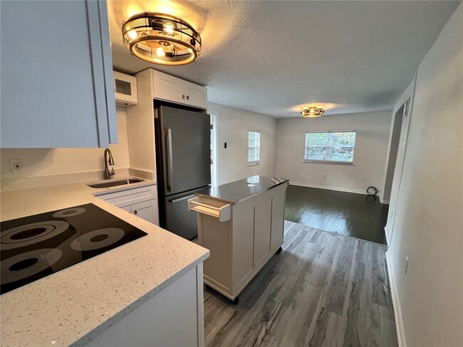 Building Photo - 1314 E Gore St