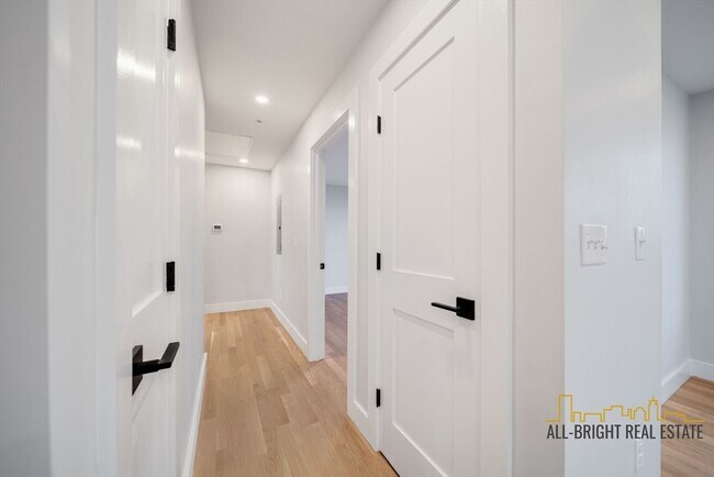 Building Photo - 7 Wenham St