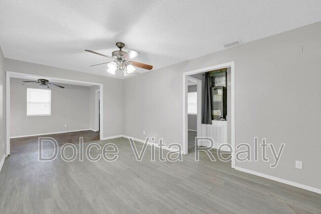 Building Photo - 4913 S 26th St