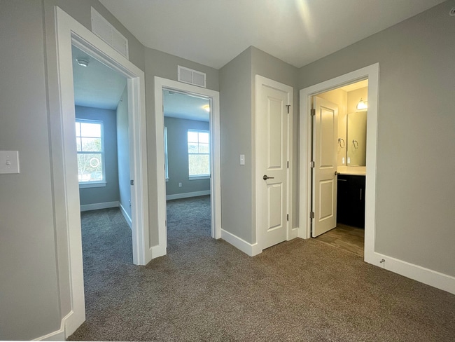 Building Photo - New 3 Bedroom Townhouse! Franklin Regional...