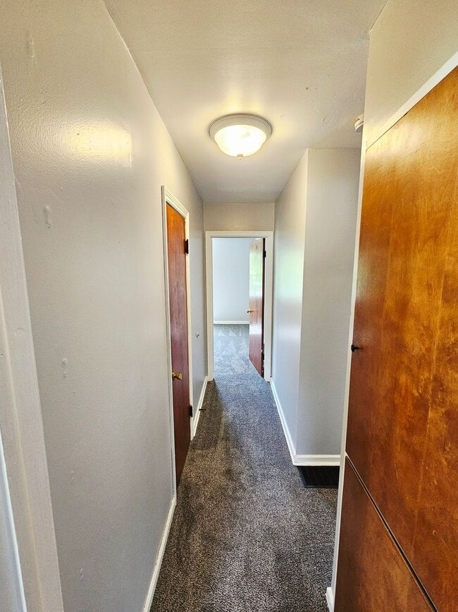 Building Photo - Renovated 2BR/1BA Home