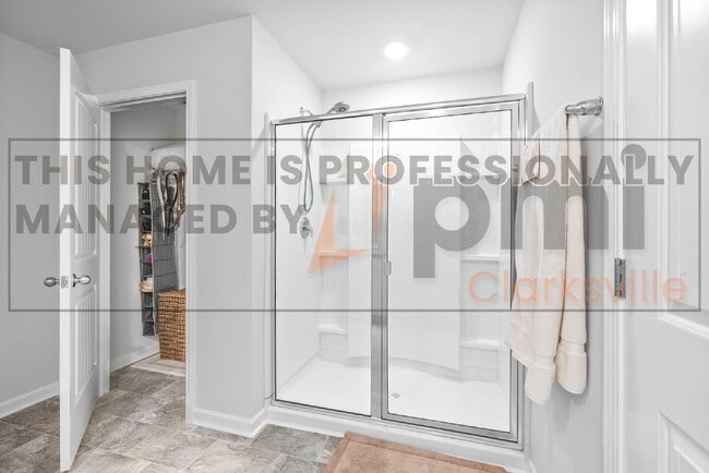 Building Photo - "JUST REDUCED - Charming Four Bedroom Retr...
