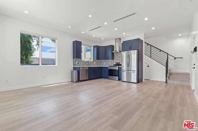 Building Photo - 119-119 S Myers St