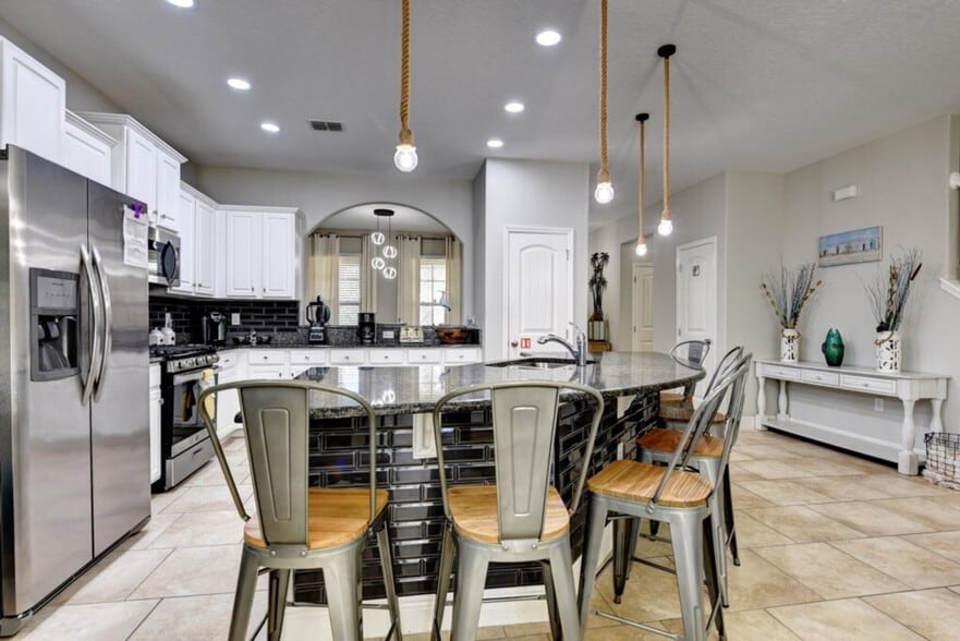 Building Photo - 5250 Wildwood Wy