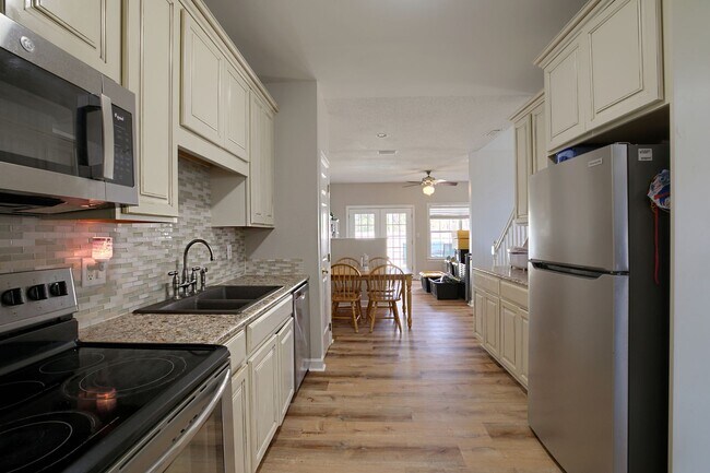 Building Photo - Call Sabrina Thomas at 757-767-0767 for more information