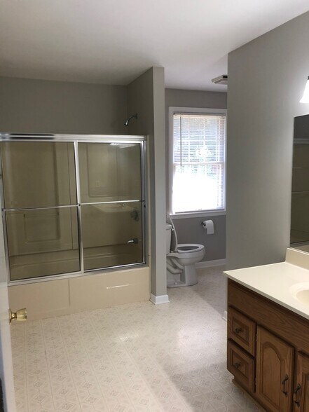 Building Photo - 258 Compton Rd