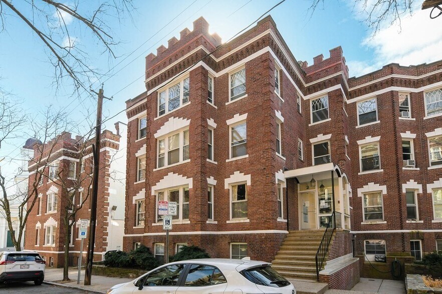 Building Photo - 3 Arlington St