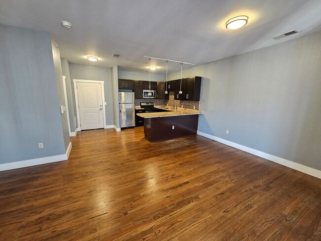 Building Photo - 700 New St