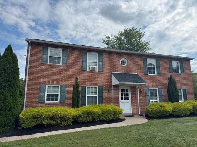 Building Photo - Souderton renovated First floor 2 bedroom ...
