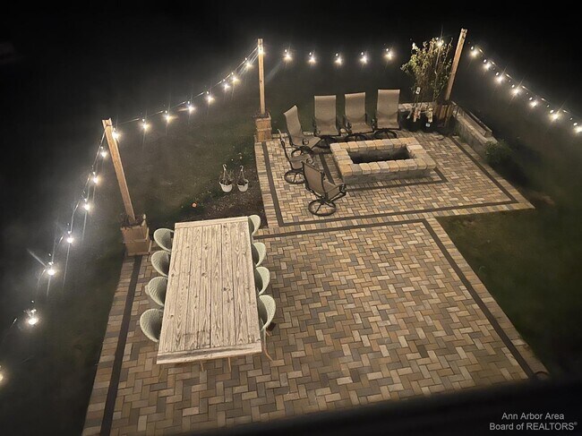 Building Photo - 815 Atherstone Dr
