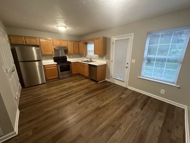 Building Photo - Hamlet Square Townhomes Unit 2410B