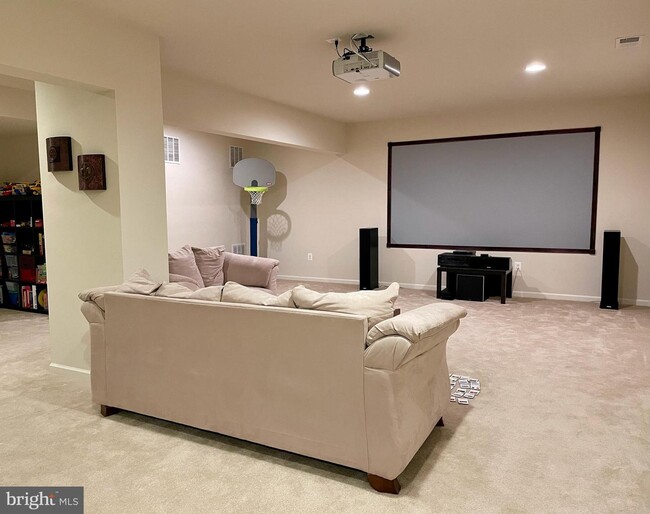 Building Photo - 42900 Southview Manor Dr