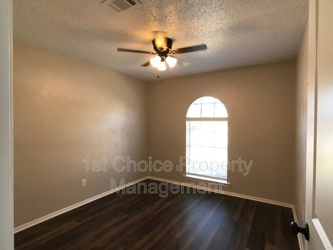 Building Photo - 6040 Blueridge Dr