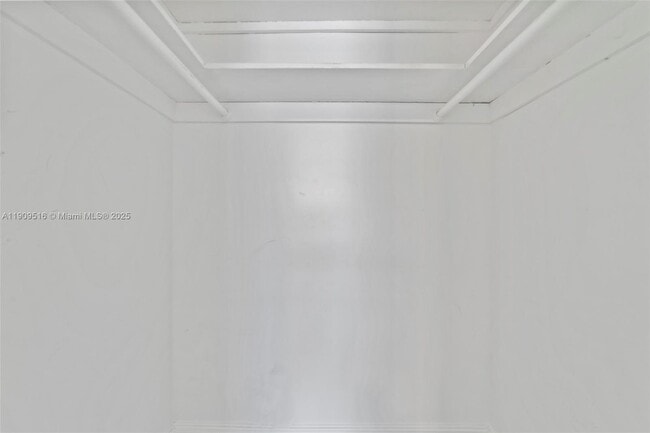 Building Photo - 15940 NE 19th Ct