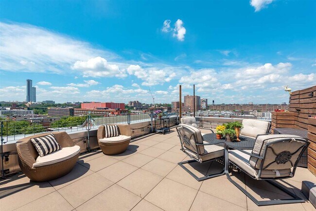 Building Photo - 232 Pavonia Ave